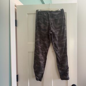 Woman’s Athleta army fatigue size 6 joggers
Gently worn
